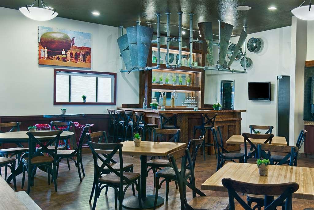 Oxford Suites Hermiston Restoran fotoğraf